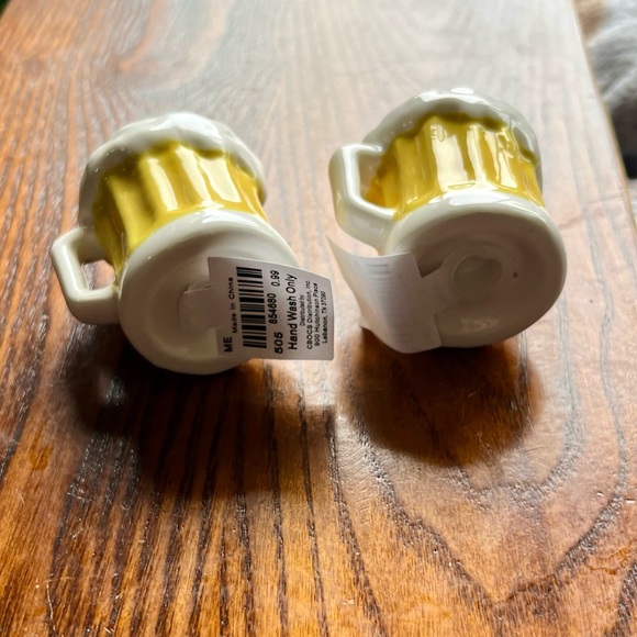 Cracker Barrel Beer Mug Salt and Pepper Shakers - Picture 3 of 4